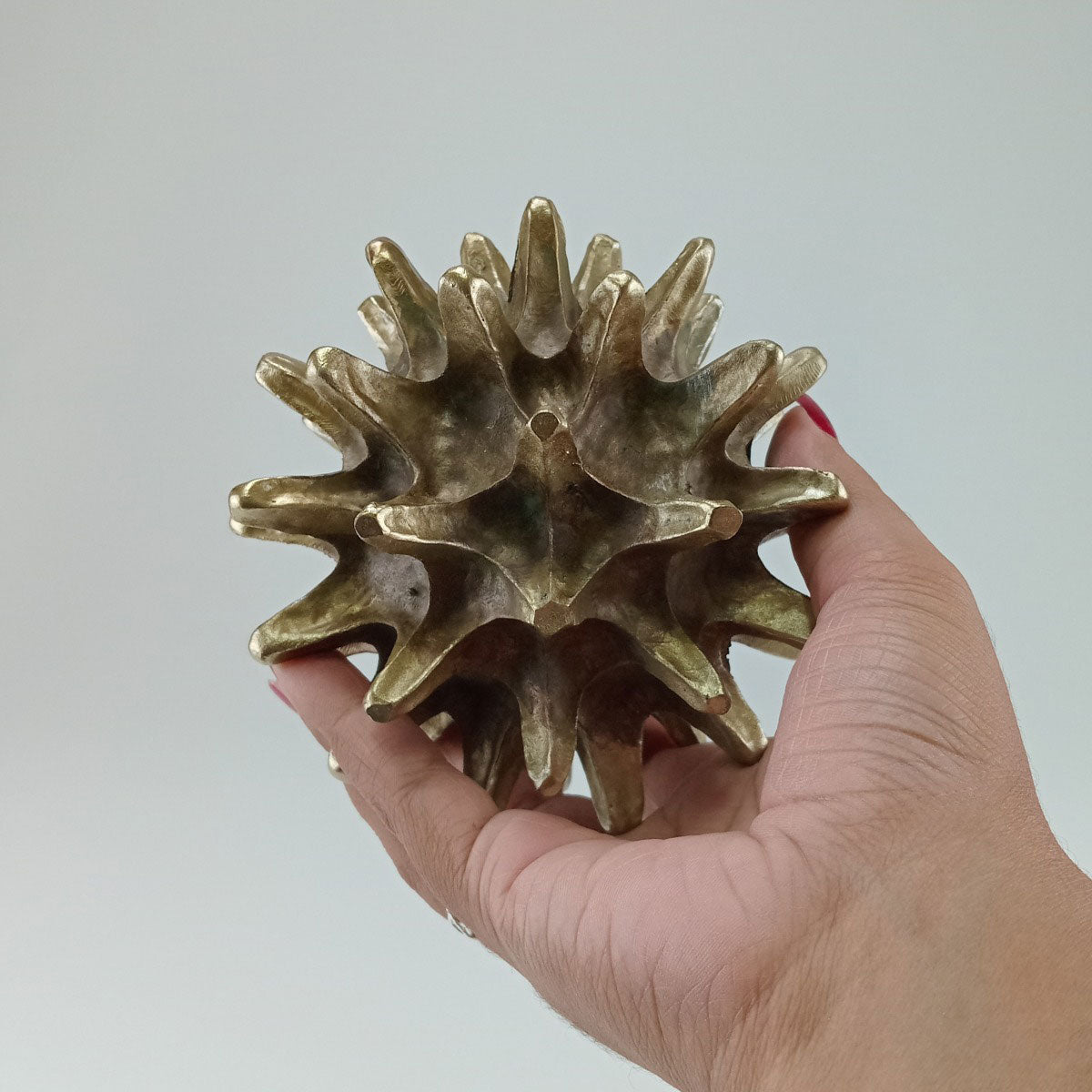 Castiçal Barroco em Resina Bronze 11x12x12cm para Decoração