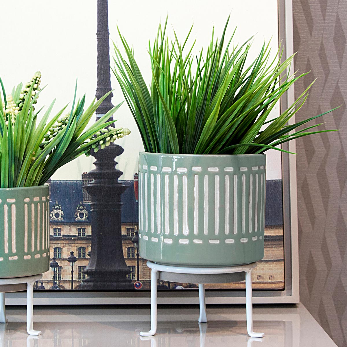 Cachepô de Cerâmica Cinza Bernan 20x14cm com Suporte para Plantas