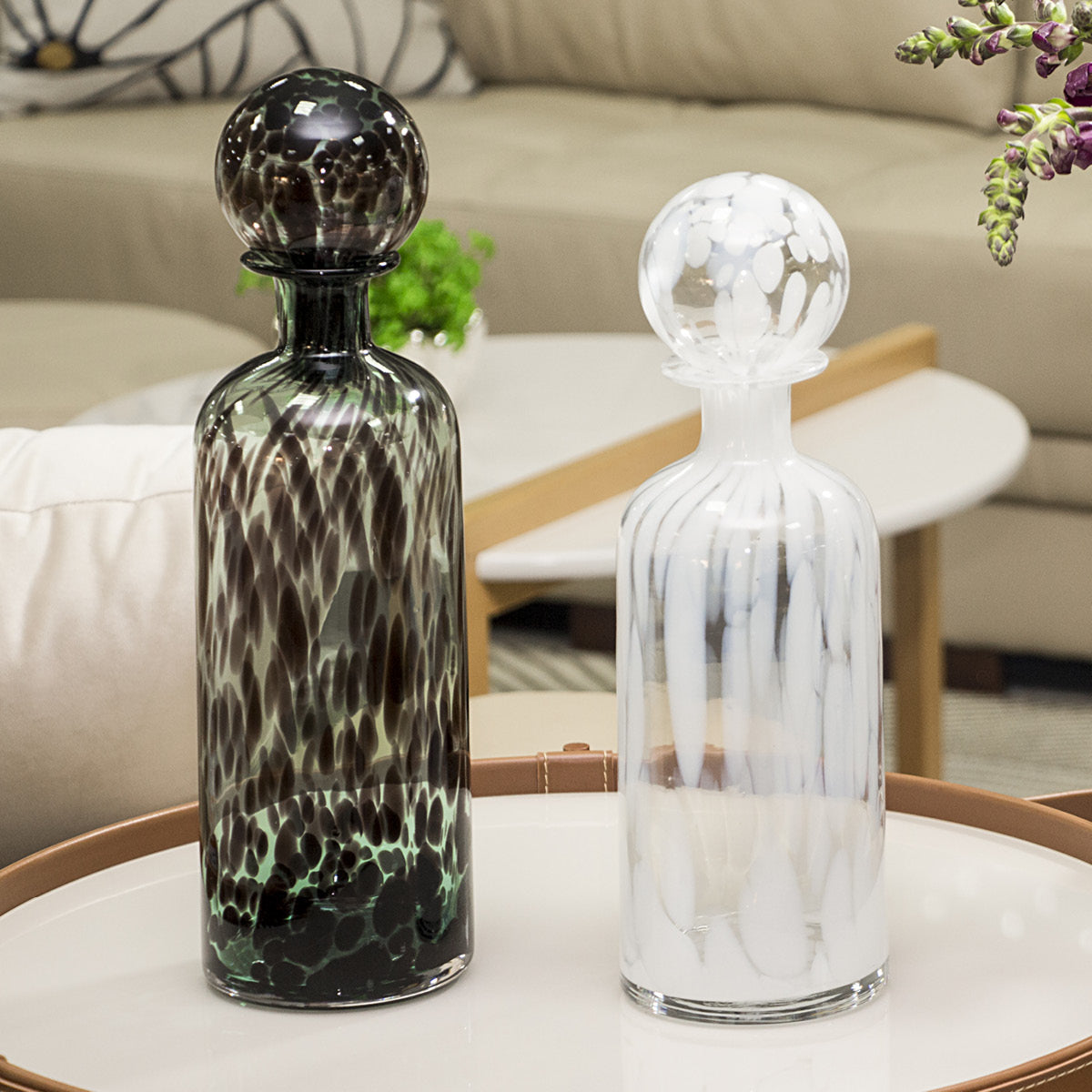 Garrafa Decorativa de Vidro Branco Messina com Tampa 34cm