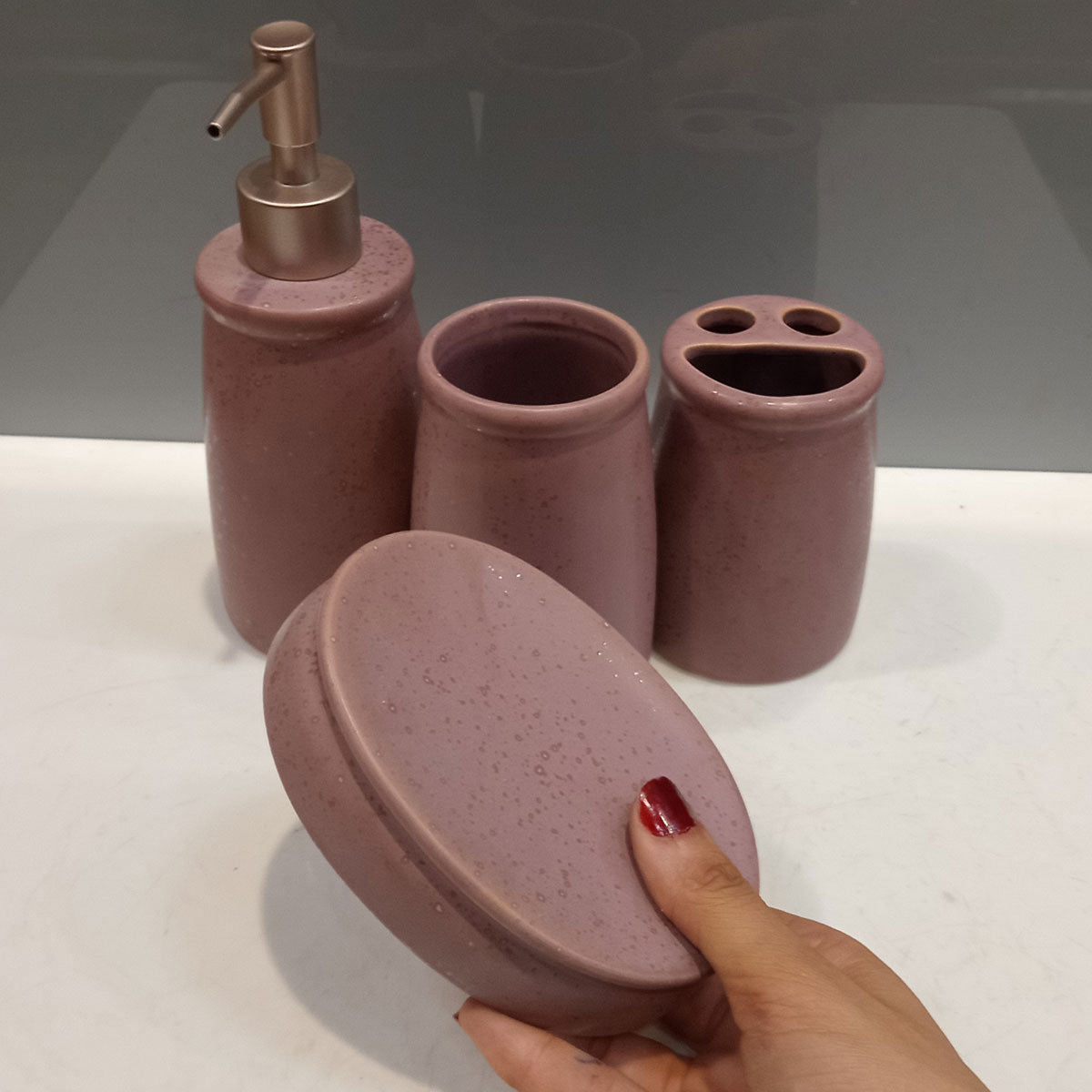 Conjunto Acessórios Banheiro Cerâmica Rosa 4 Peças - Porta-Sabonete, Saboneteira, Porta-Algodão, Porta-Escovas