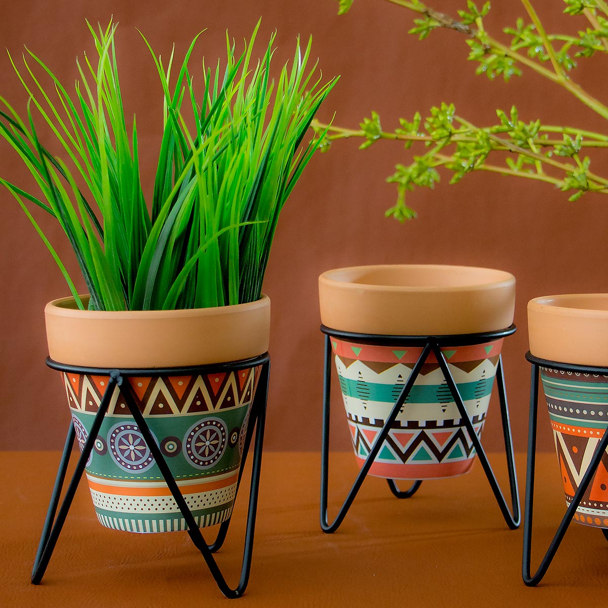 Cachepô em Cerâmica Multicolorido com Suporte 10x13cm para Plantas