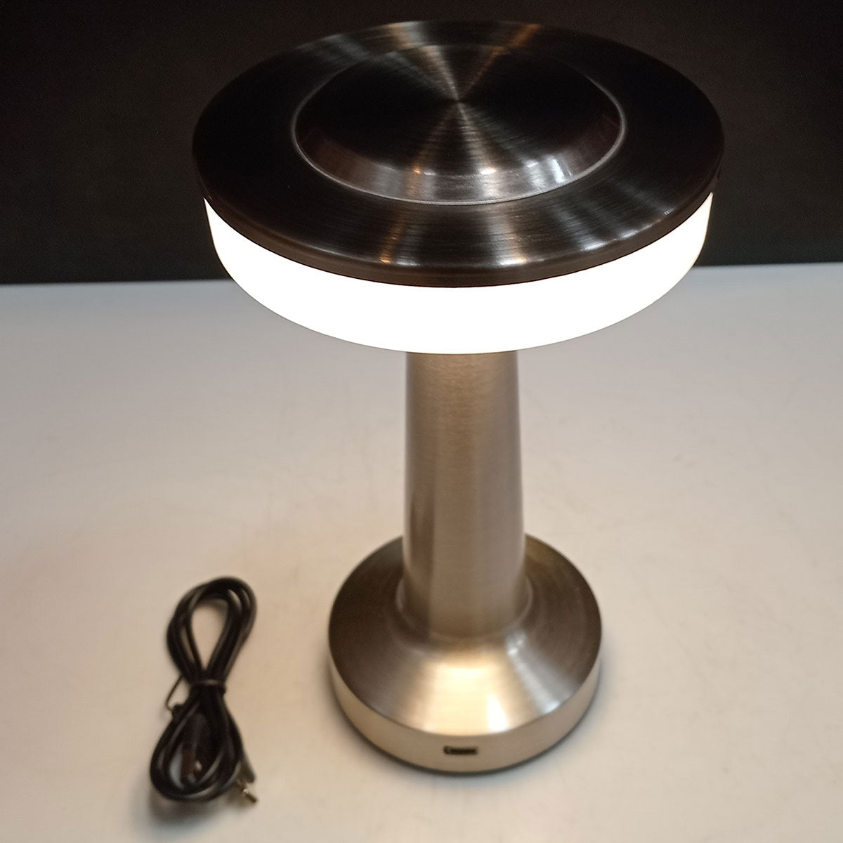 Luminária de LED Mesa USB Metal Prata 19,4cm - Iluminação Eficiente