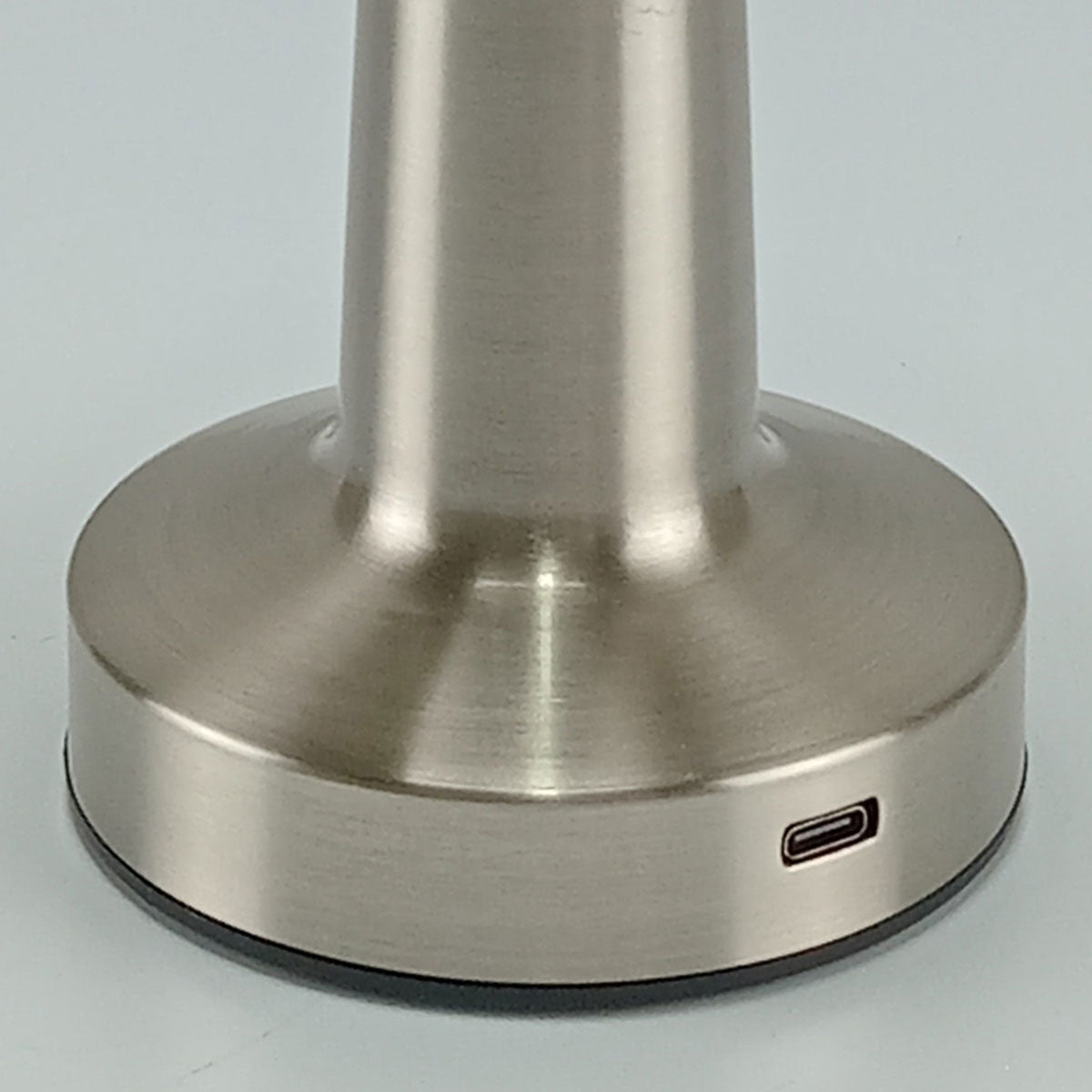 Luminária de LED Mesa USB Metal Prata 21x9x9cm - Iluminação Eficiente