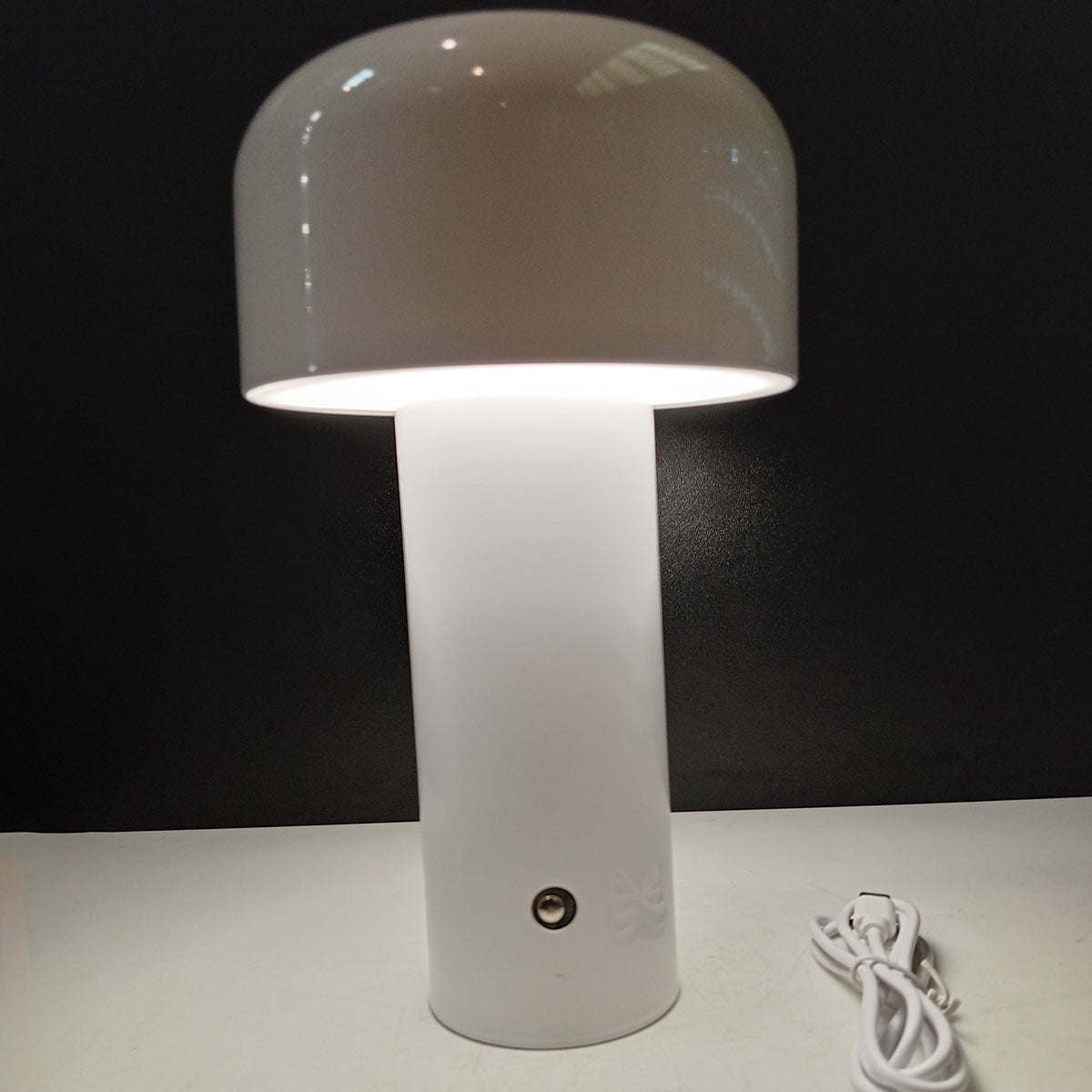 Luminária de Mesa LED USB Metal Branca 21,5cm Com Ajuste de Intensidade