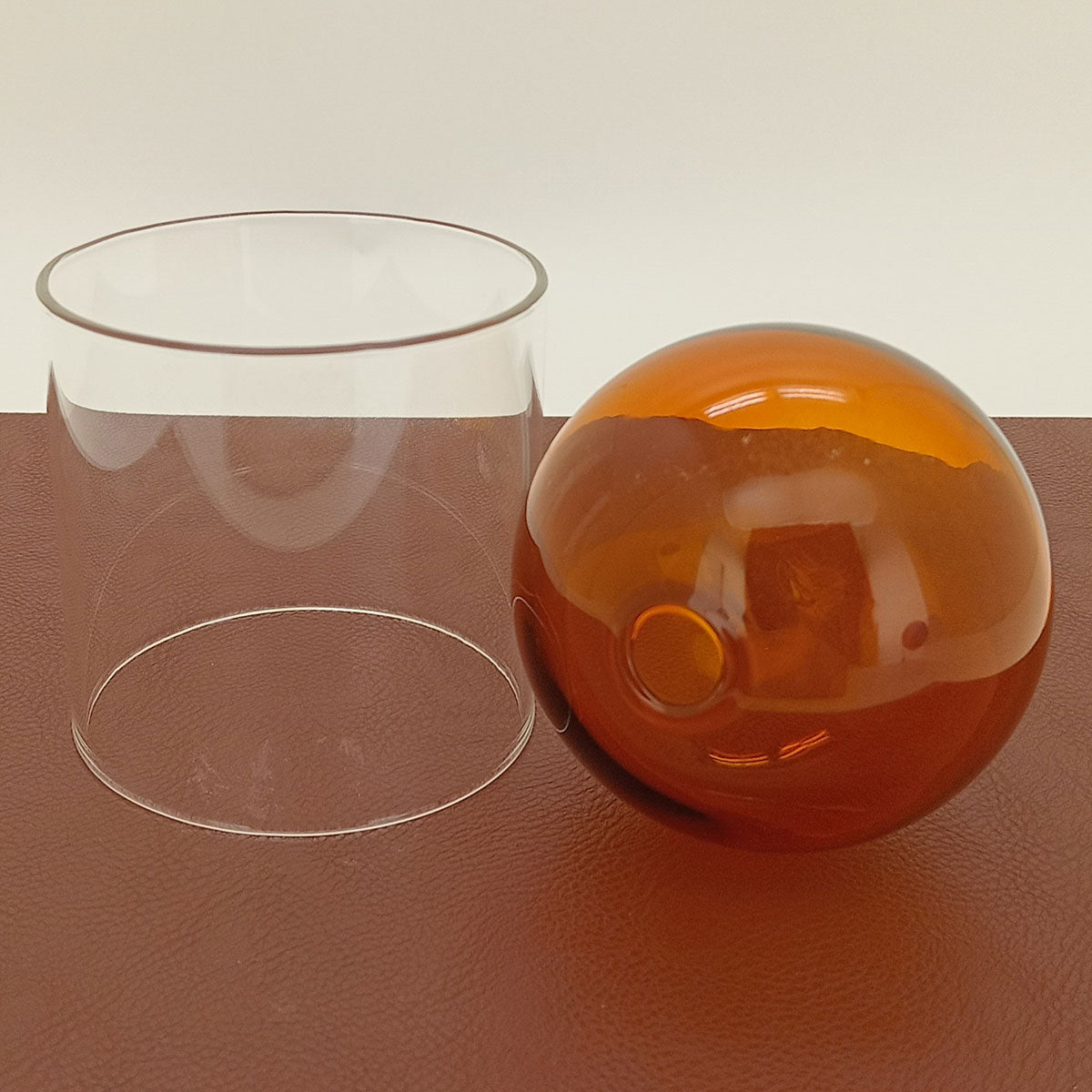 Vaso Esfera de Vidro Âmbar 13,5cm com Suporte Decorativo