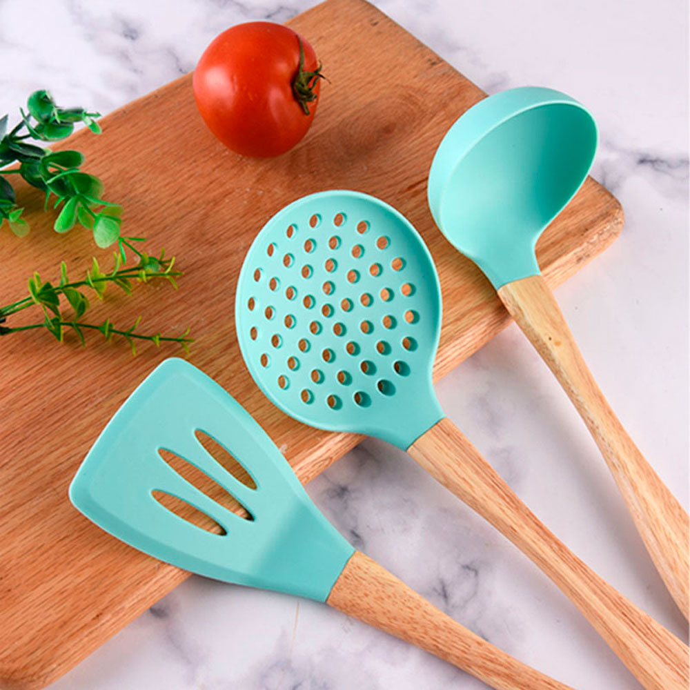 Concha de Silicone 29cm Cinza com Cabo de Madeira Mai Home