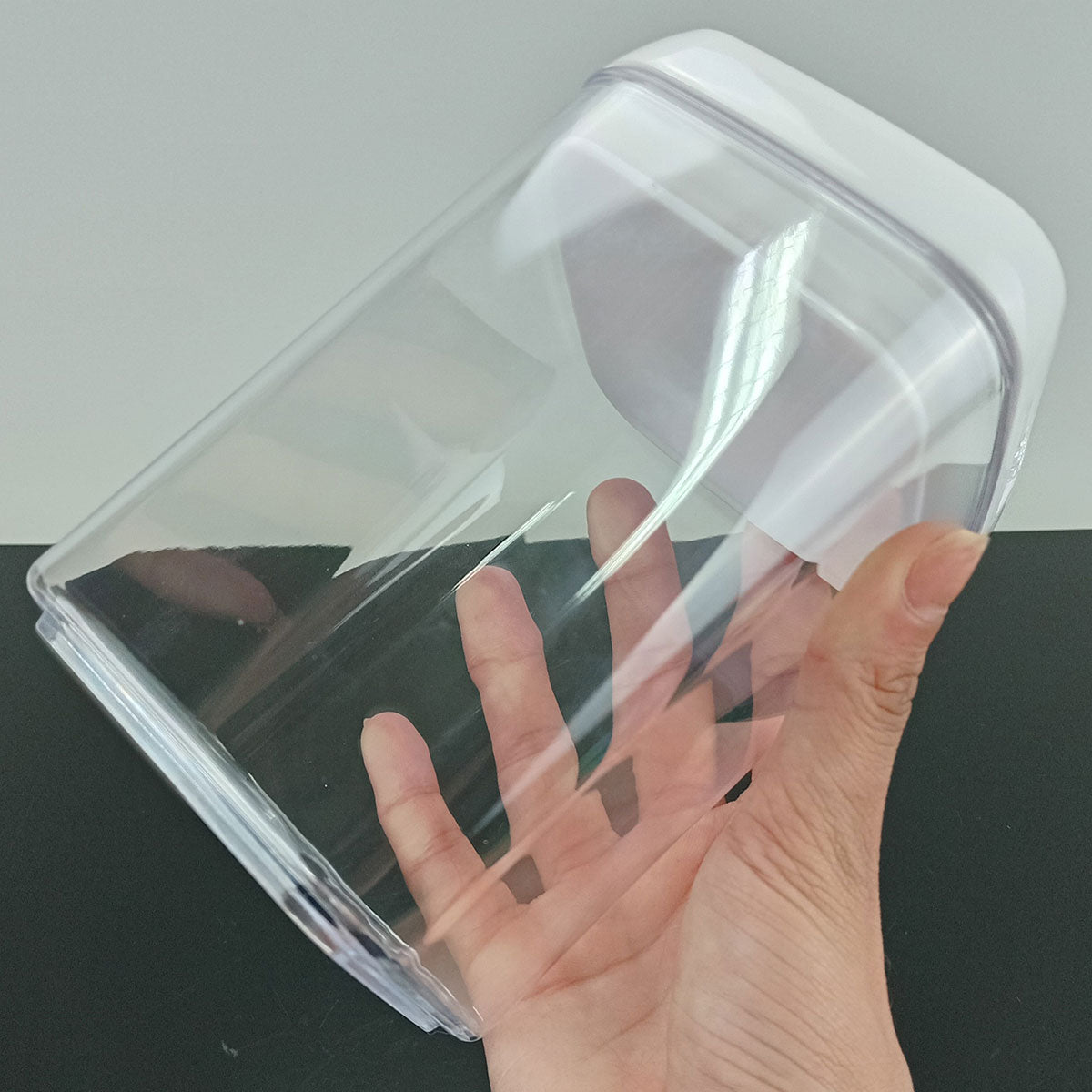 Pote Hermético Plástico Pratik 800ml Transparente com Tampa Rosca