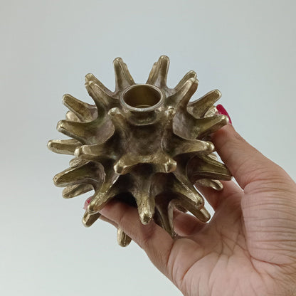 Castiçal Barroco em Resina Bronze 11x12x12cm para Decoração