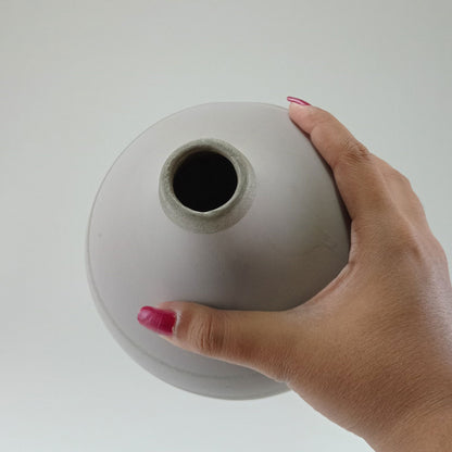 Vaso Decorativo Frith Cerâmica 18x16cm Cinza para Flores e Folhagens