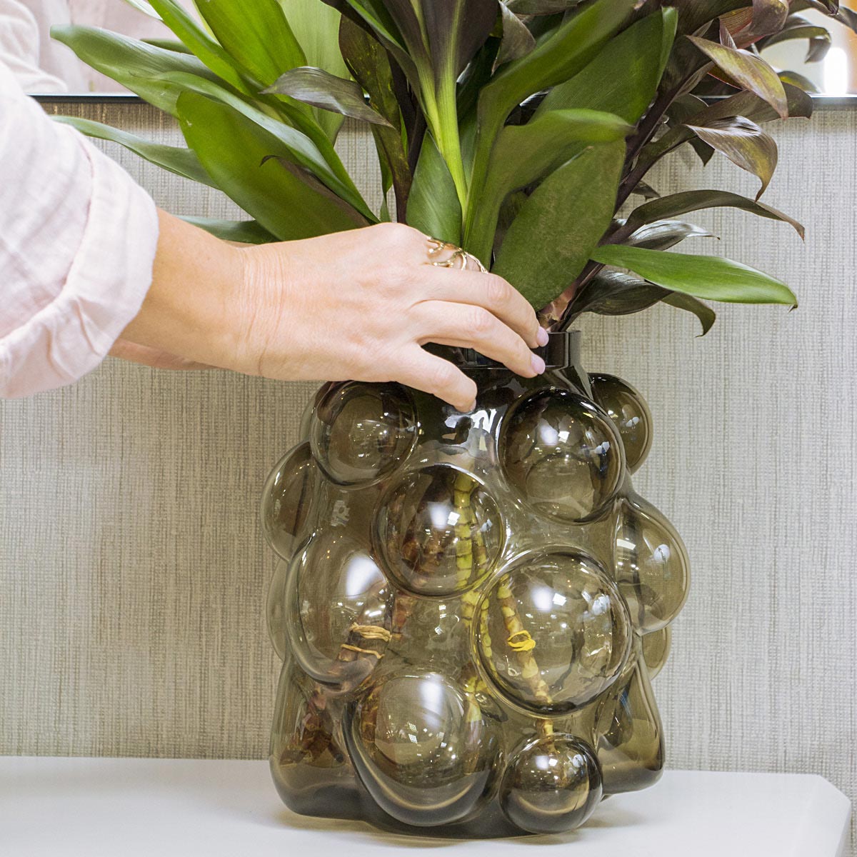 Vaso de Vidro Fumê Conka 25x24cm para Decoração Elegante