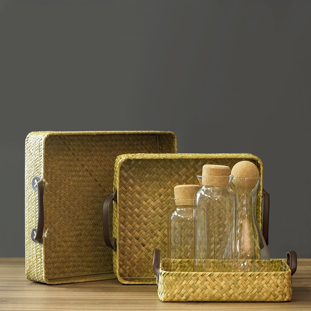 Bandeja Decorativa Fibra Natural 28x28cm Marrom - Sofisticação para Eventos