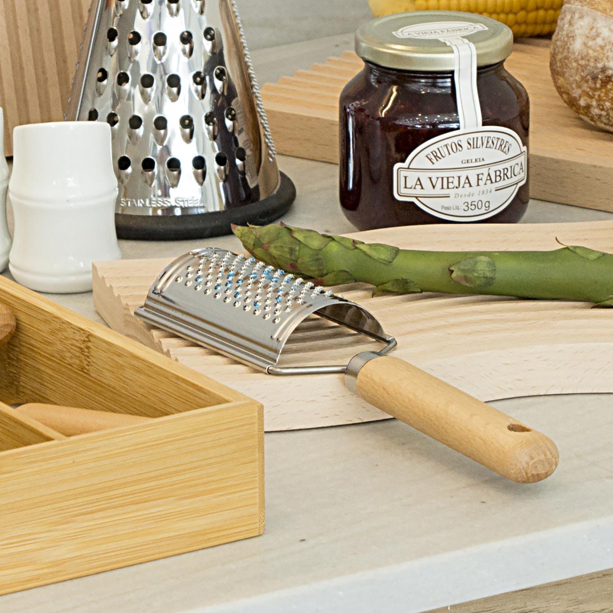 Ralador Inox Natural 22x7cm para Queijos e Legumes - Durável e Ergonômico