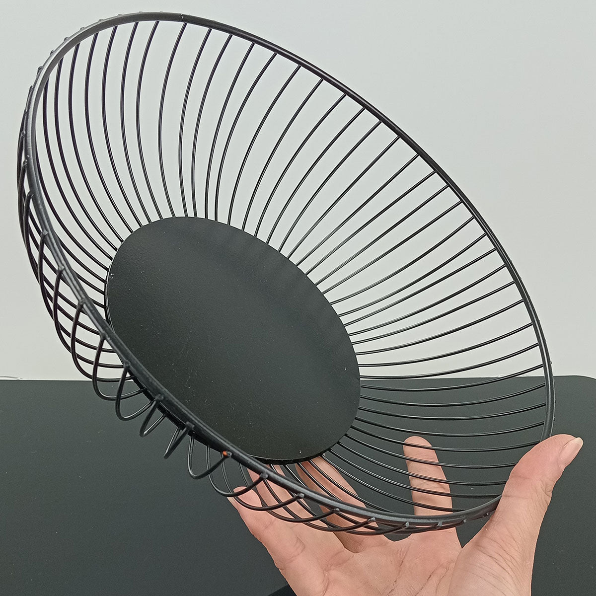 Fruteira de Metal Preta 28x28x8cm - Organizador de Frutas Elegante