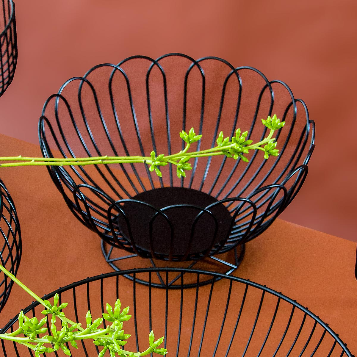 Fruteira em Metal Preto 14x24cm com Pé - Organizador de Frutas