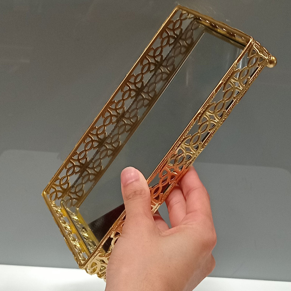 Bandeja Espelhada Dourada em Metal 3x22x13cm para Servir