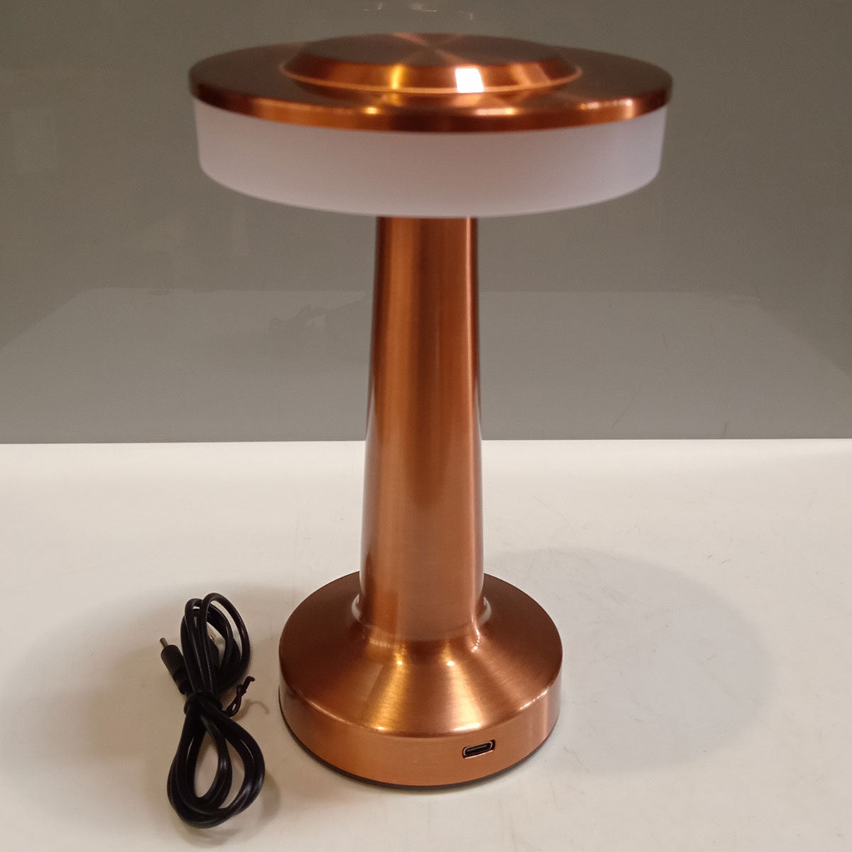 Luminária de LED Mesa USB Metal Cobre 20x12cm - Iluminação Moderna