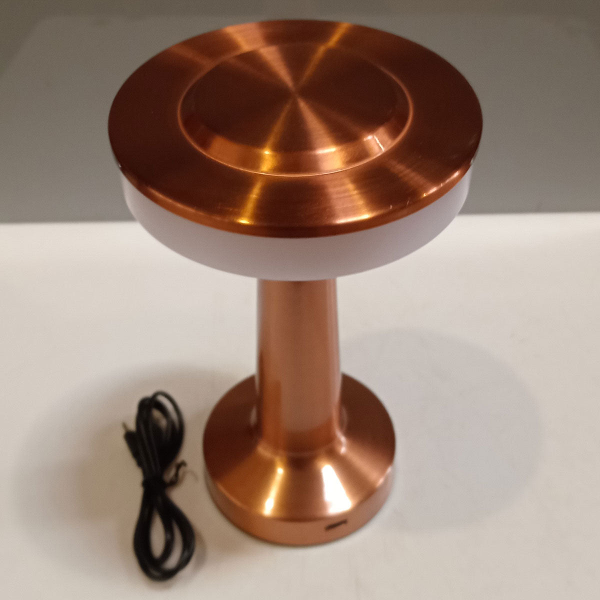 Luminária de LED Mesa USB Metal Cobre 20x12cm - Iluminação Moderna