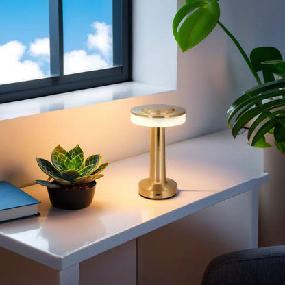 Luminária de Mesa LED USB Dourada Metal 20x12x12cm Ajuste de Intensidade