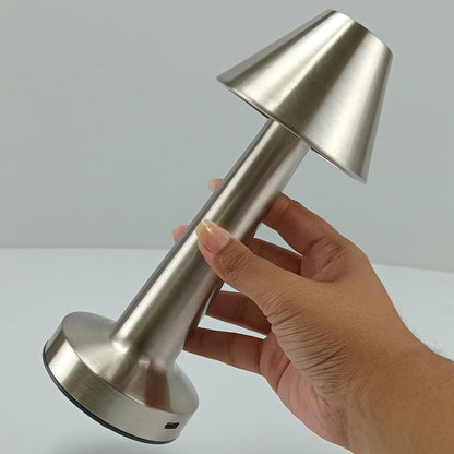 Luminária de LED Mesa USB Metal Prata 21x9x9cm - Iluminação Eficiente