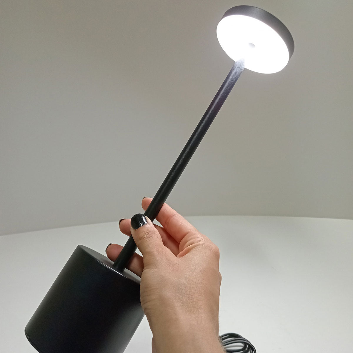 Luminária de LED Mesa USB Metal Preto 30,7cm Ajuste de Intensidade