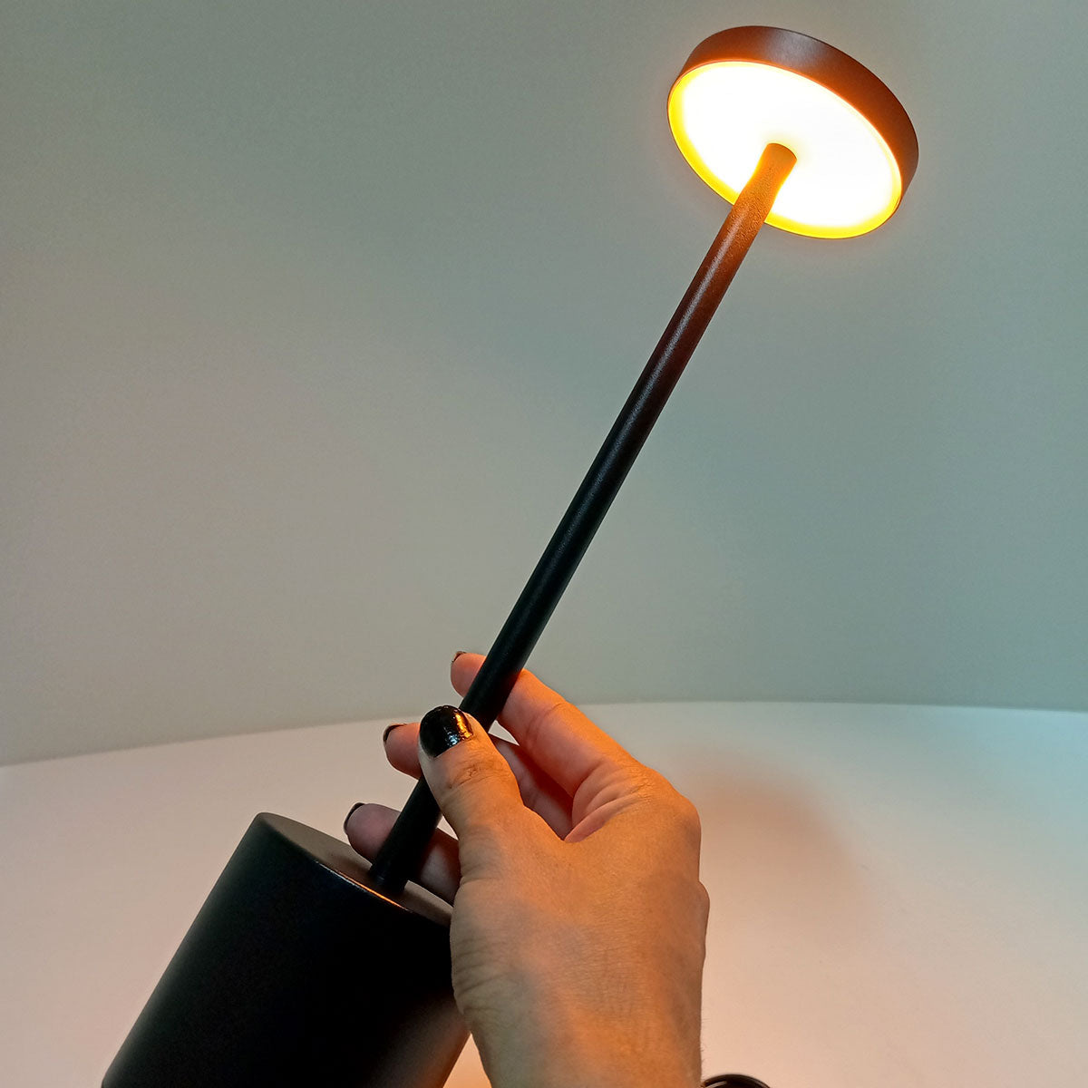 Luminária de LED Mesa USB Metal Preto 30,7cm Ajuste de Intensidade