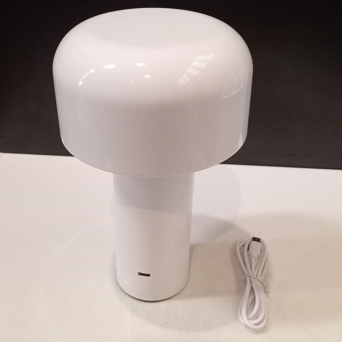 Luminária de Mesa LED USB Metal Branca 21,5cm Com Ajuste de Intensidade