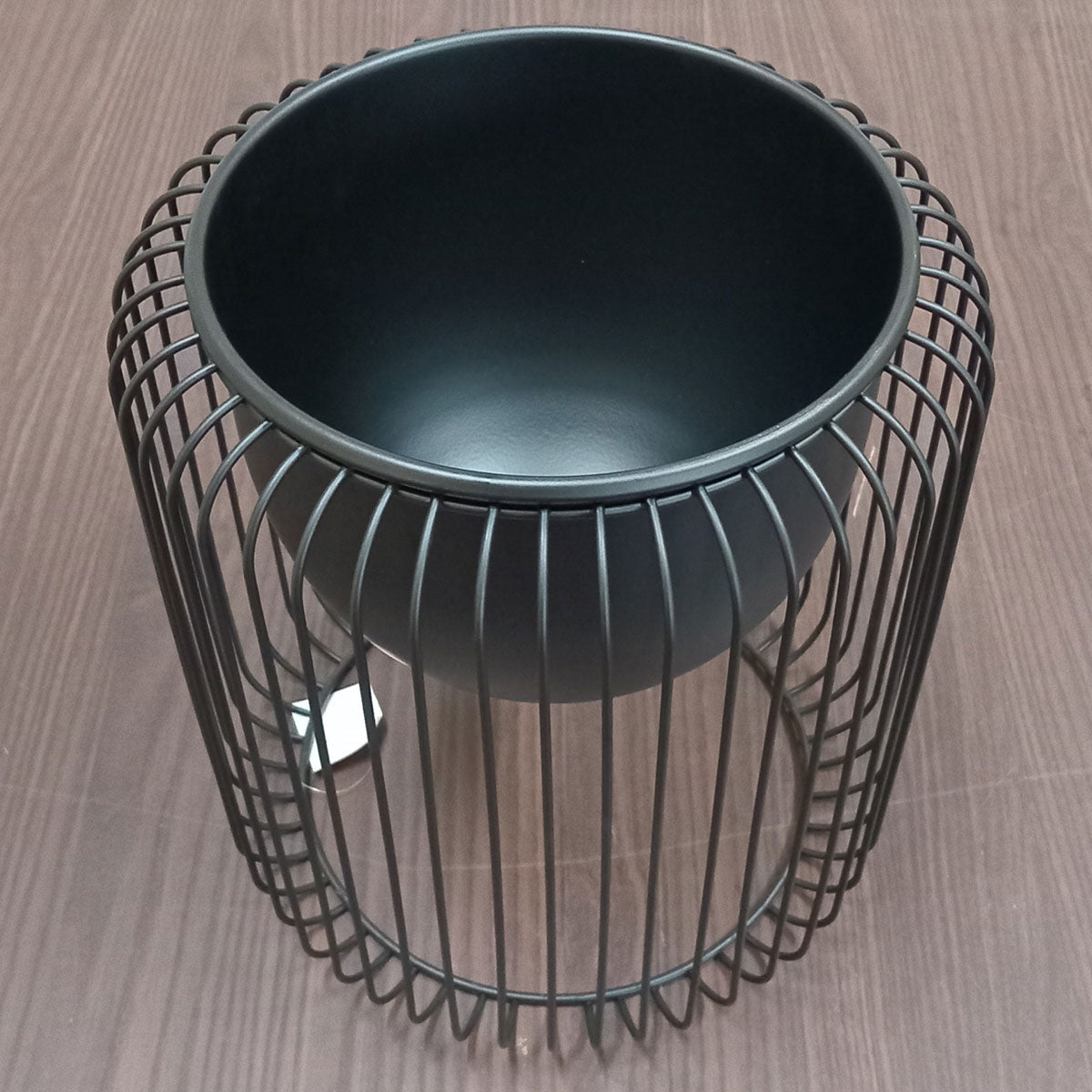 Cachepô de Metal Preto 28x26x26cm para Plantas - Elegante e Durável