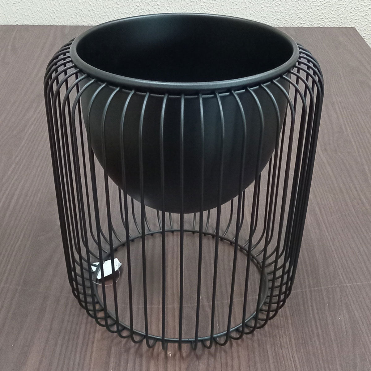 Cachepô de Metal Preto 28x26x26cm para Plantas - Elegante e Durável