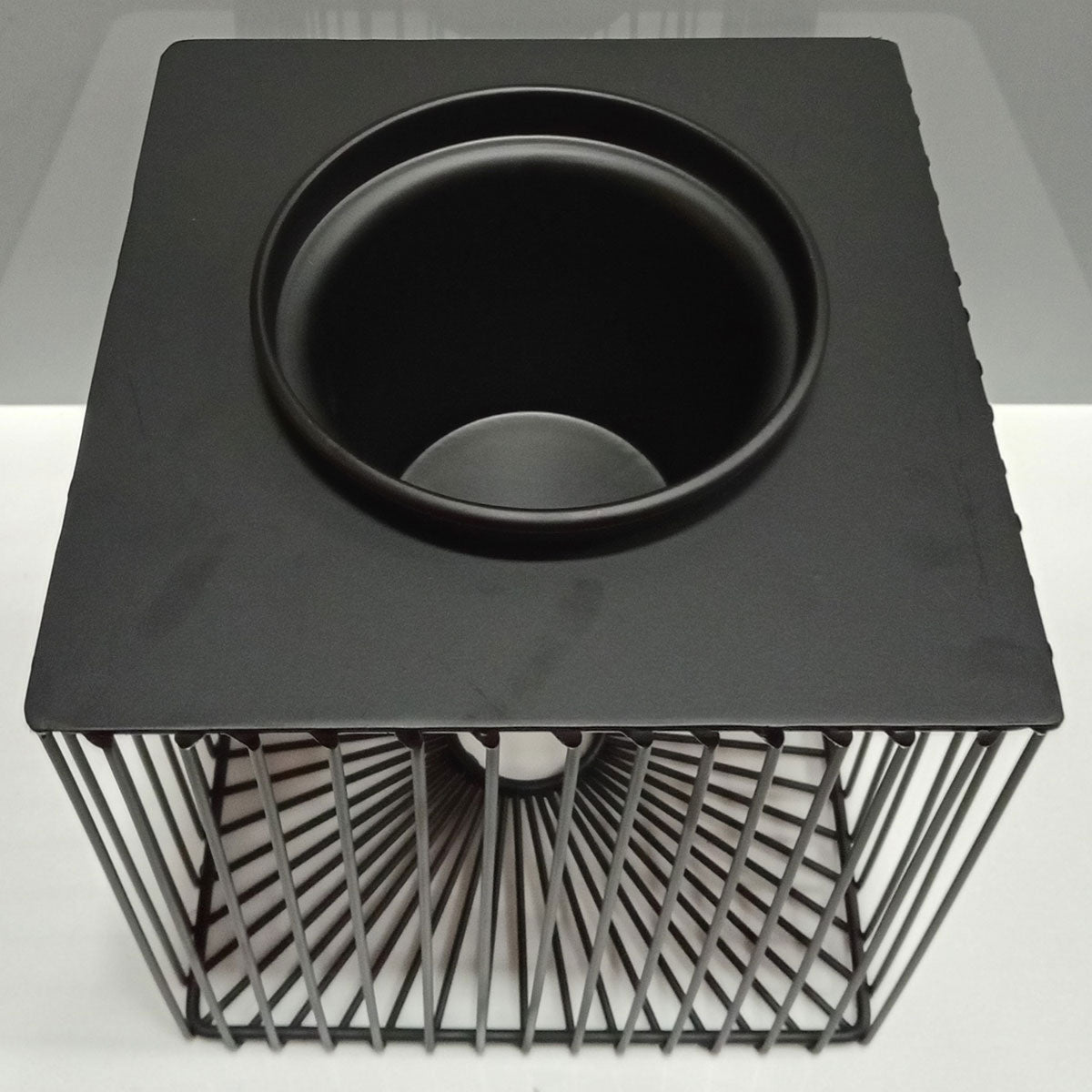 Cachepô de Metal Preto 24x22cm para Plantas - Resistente e Elegante