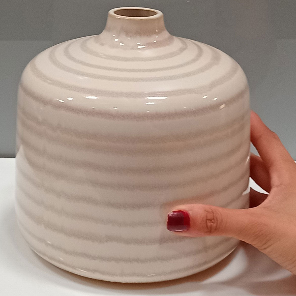 Vaso de Cerâmica Creme 17x17x17cm para Decoração e Arranjos