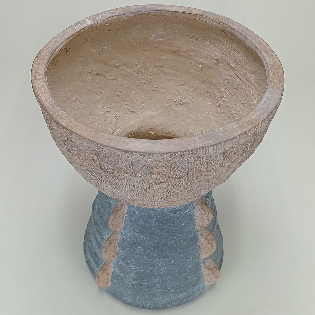 Cachepô de Resina Cinza 44x34cm para Decoração de Interiores