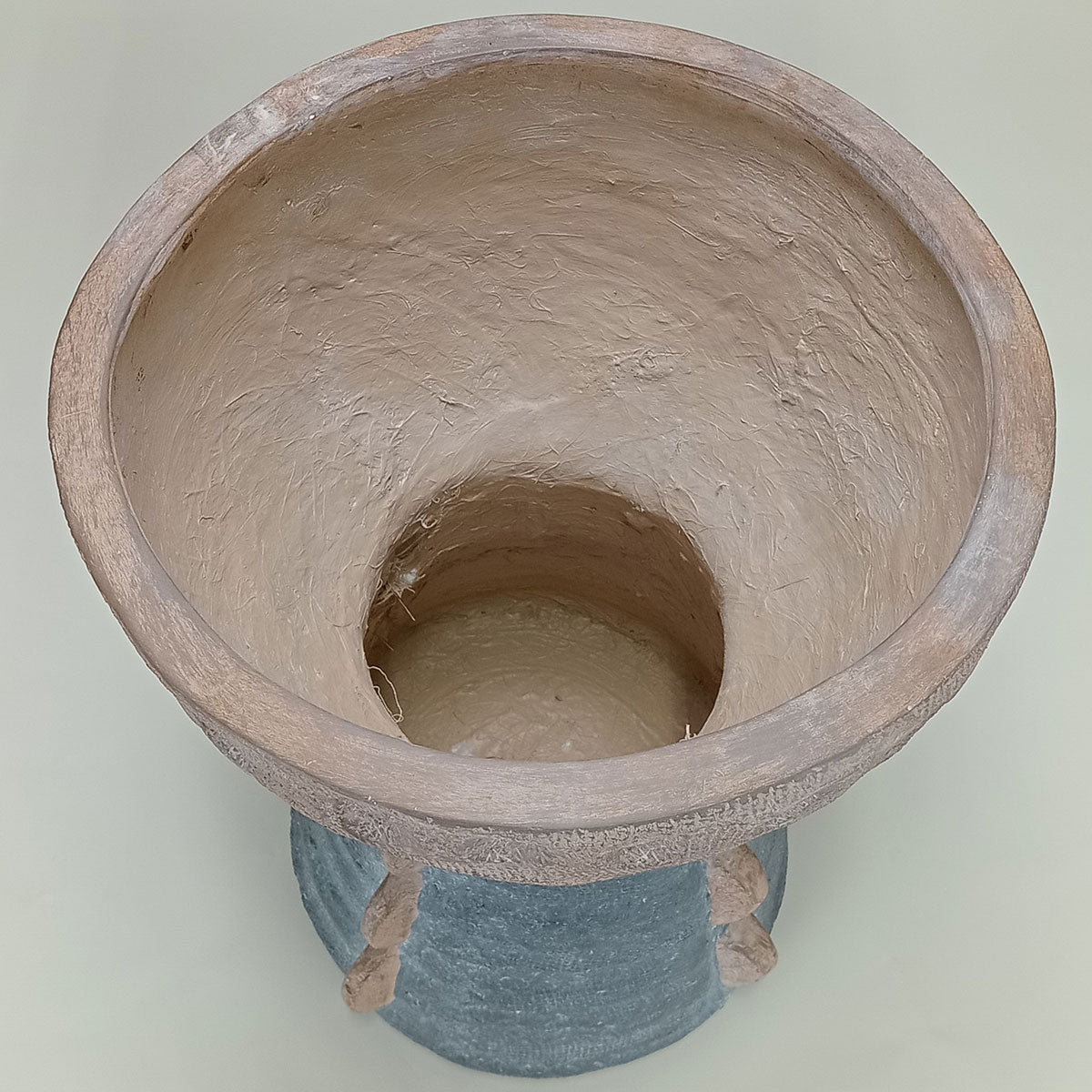 Cachepô de Resina Cinza 44x34cm para Decoração de Interiores