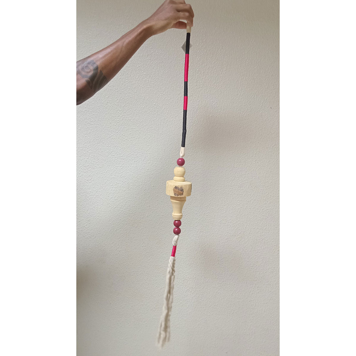 Adorno de Parede Tecido Vermelho 114cm - Decoração Elegante