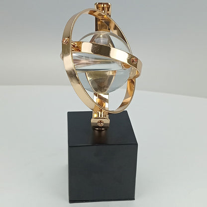 Escultura Decorativa em Metal Dourado 23x15cm para Ambientes