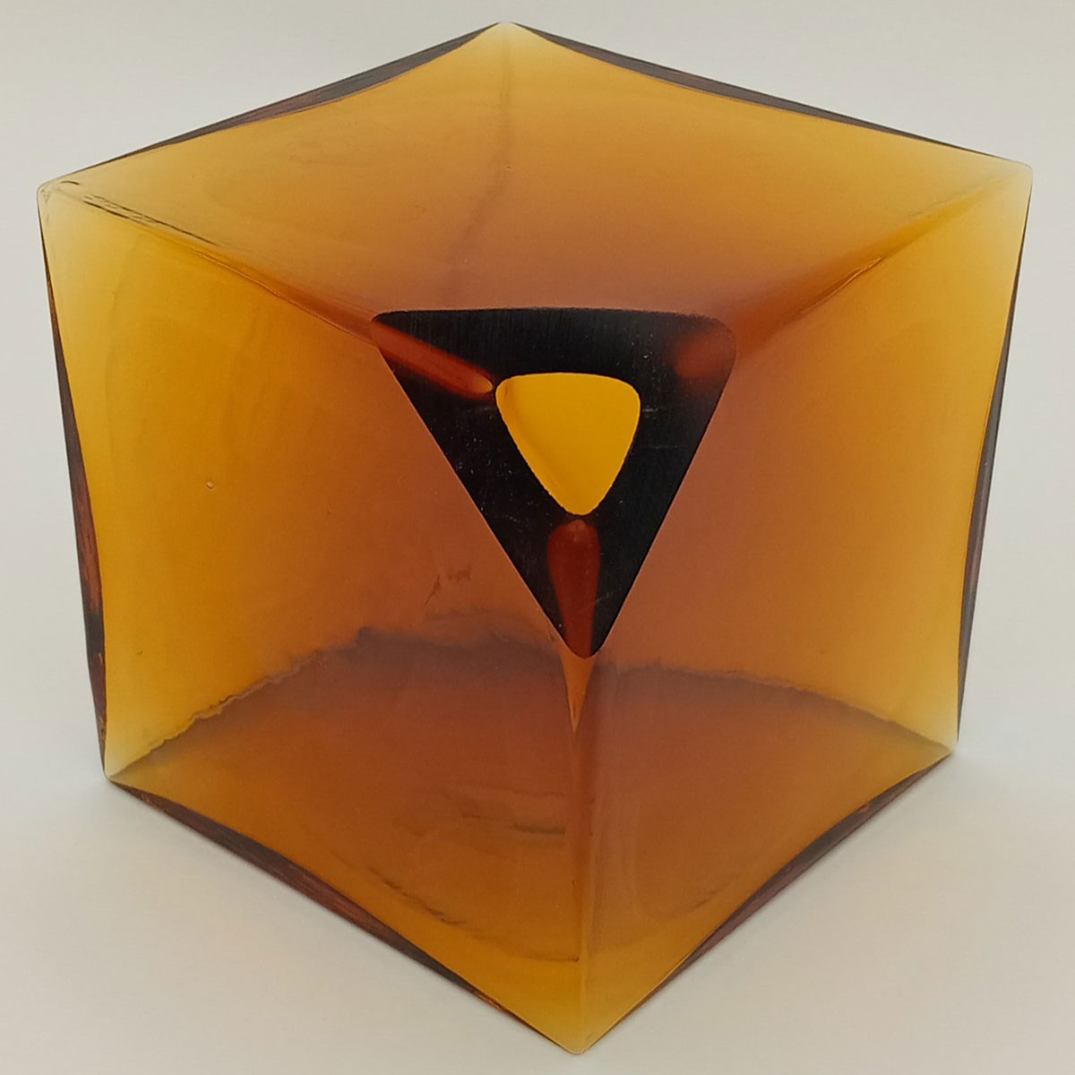 Vaso Cubo de Vidro Âmbar 11x11cm - Decoração Elegante para Flores