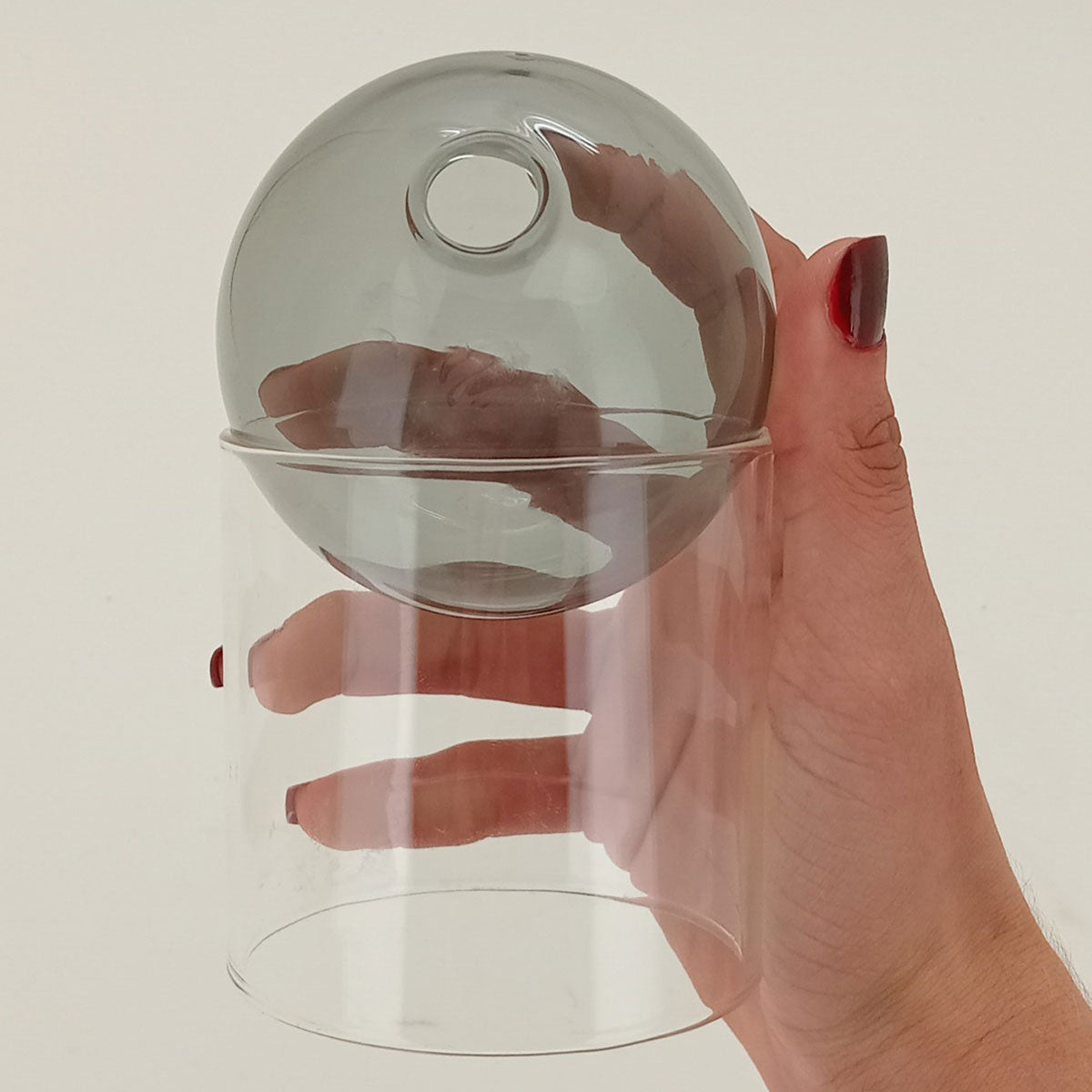 Vaso Esfera Cinza com Suporte em Vidro 13,5x8cm para Decoração