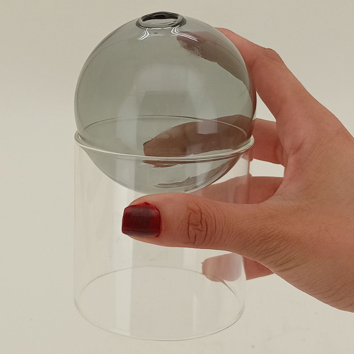 Vaso Esfera Cinza com Suporte em Vidro 13,5x8cm para Decoração