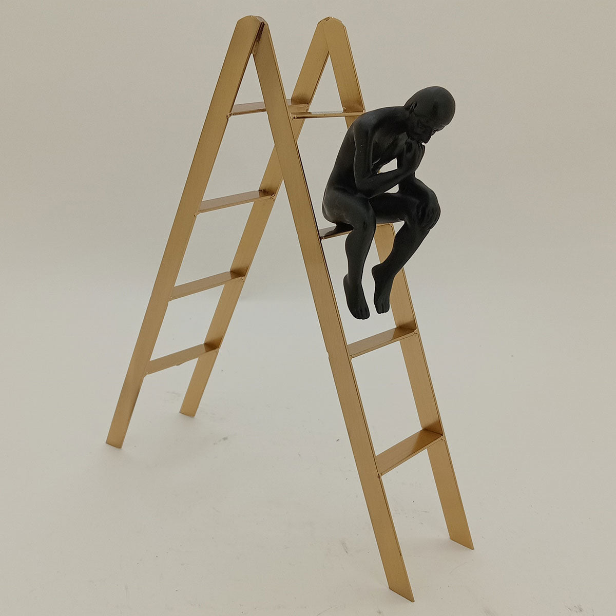 Escultura Decorativa Metal Dourado 31x15x15cm para Decoração