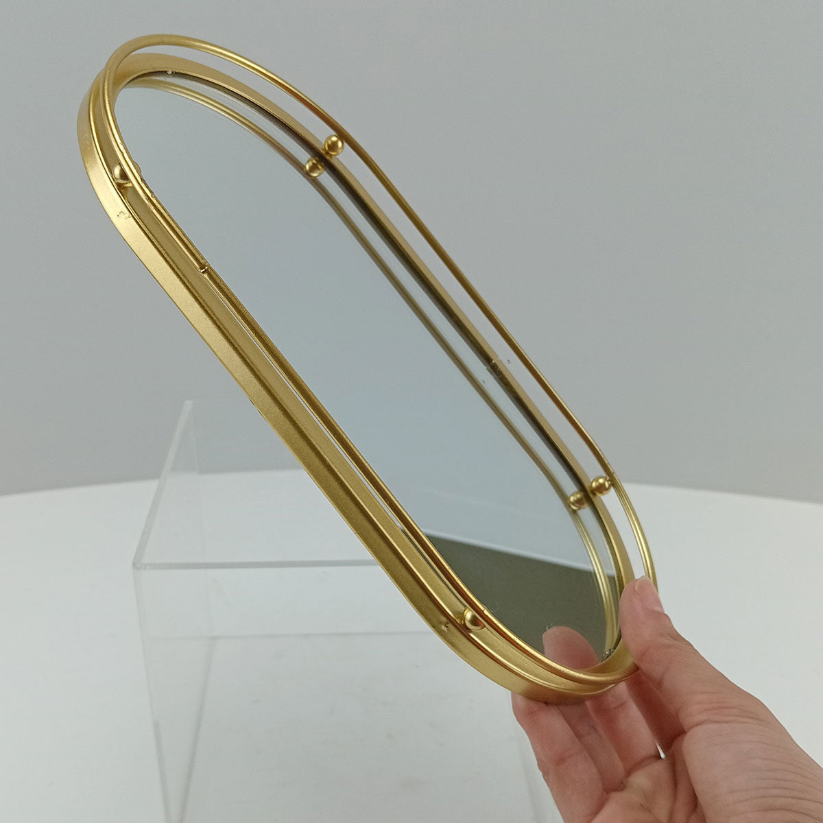 Bandeja Espelhada de Metal Dourada 27x14cm para Servir e Decorar