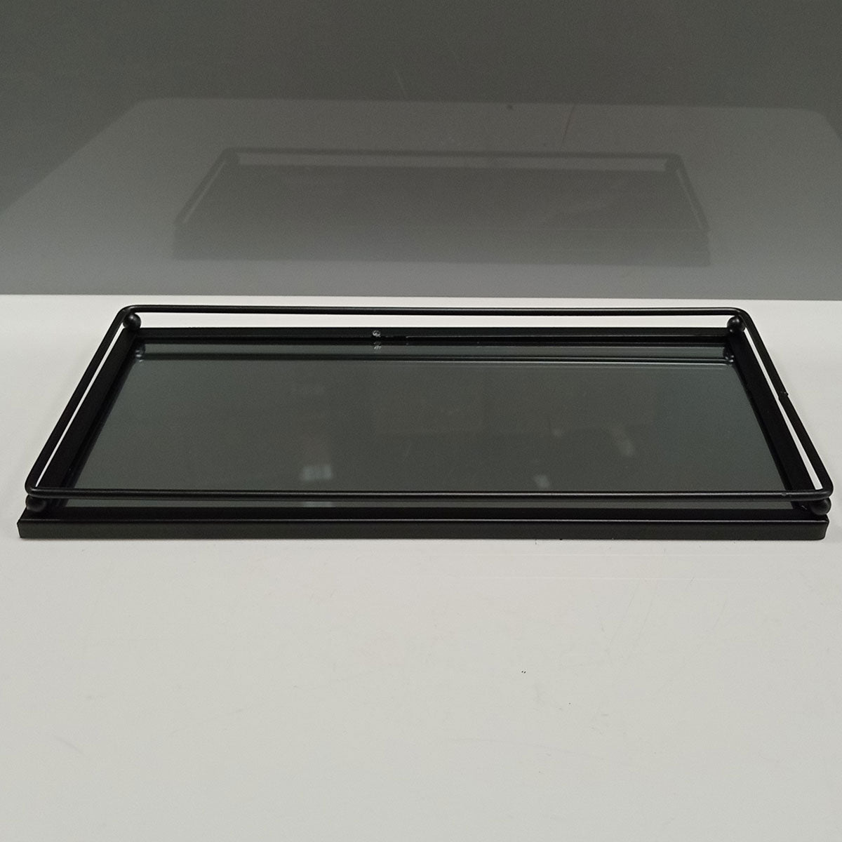Bandeja Espelhada de Metal 27x14cm Preto - Elegância e Sofisticação