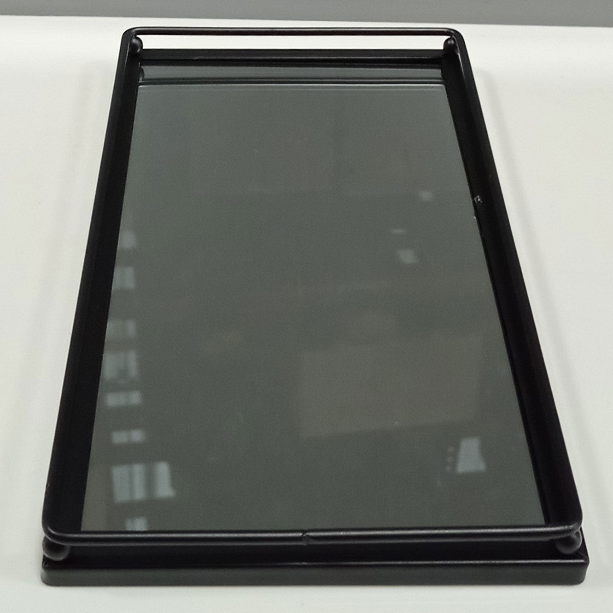 Bandeja Espelhada de Metal 27x14cm Preto - Elegância e Sofisticação