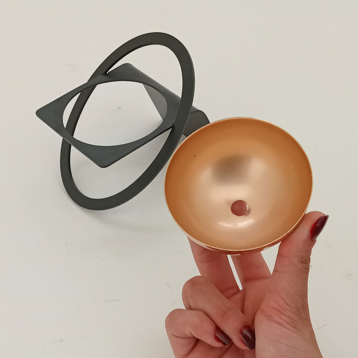 Adorno Decorativo de Metal Preto 15x8x8cm - Sofisticação para Decoração