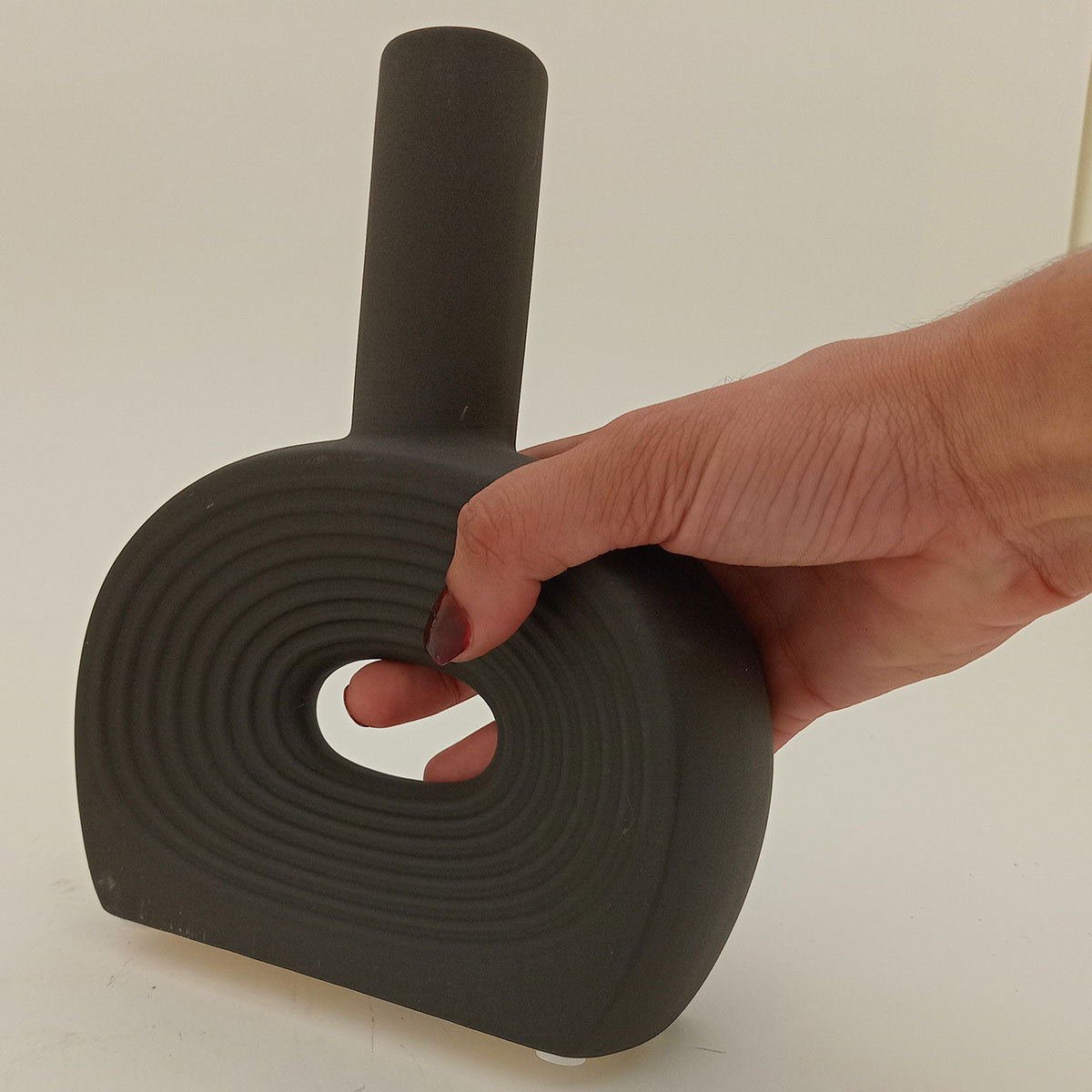 Vaso de Cerâmica Preto 20x16cm para Decoração Interna e Externa