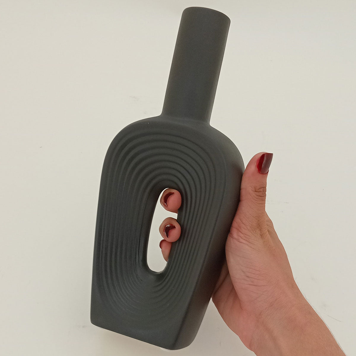 Vaso de Cerâmica Preto 24cm para Decoração - Elegante e Sofisticado