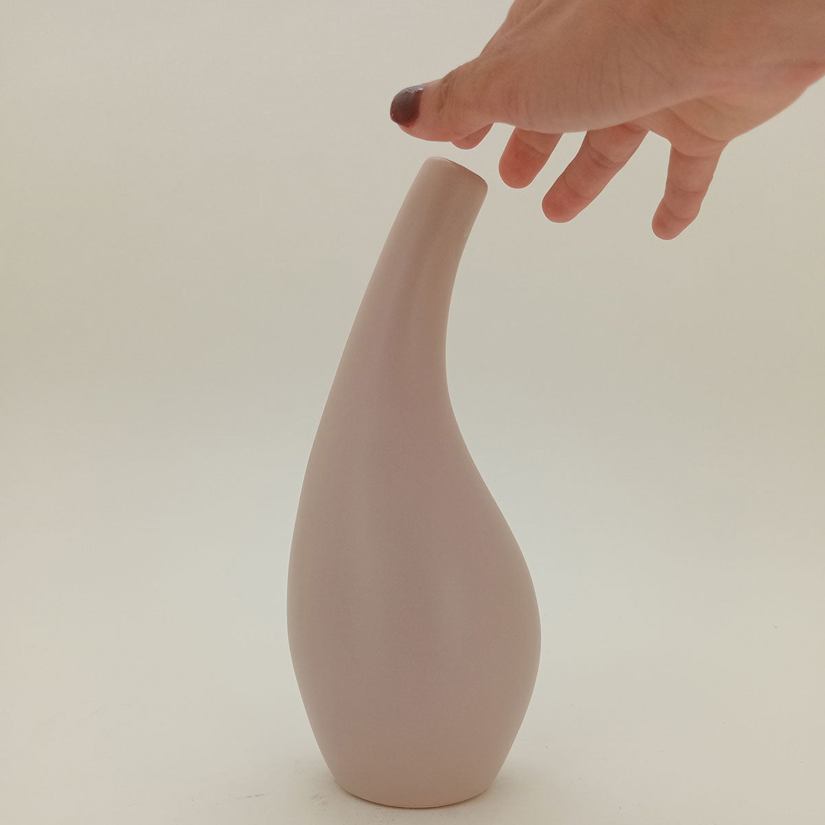 Vaso de Cerâmica Bege 23x10x10cm para Decoração e Arranjos Florais