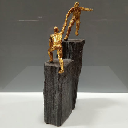 Escultura Decorativa em Resina Dourada 31x16x8cm para Decoração