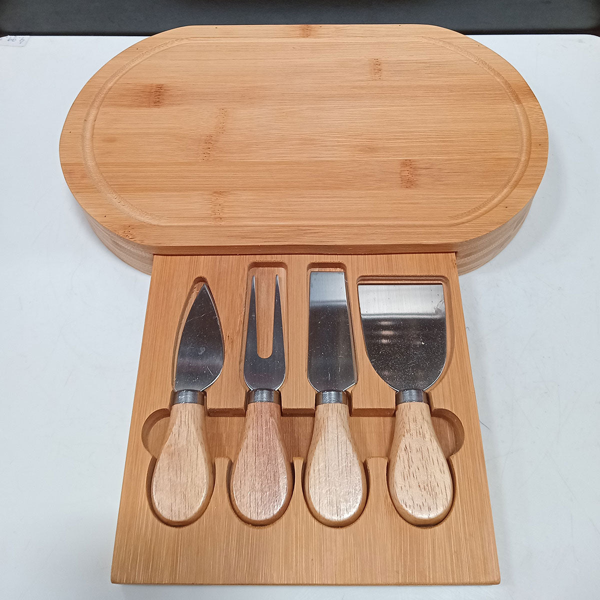 Conjunto para Queijo Home&Co com Tábua e Facas em Bambu Natural