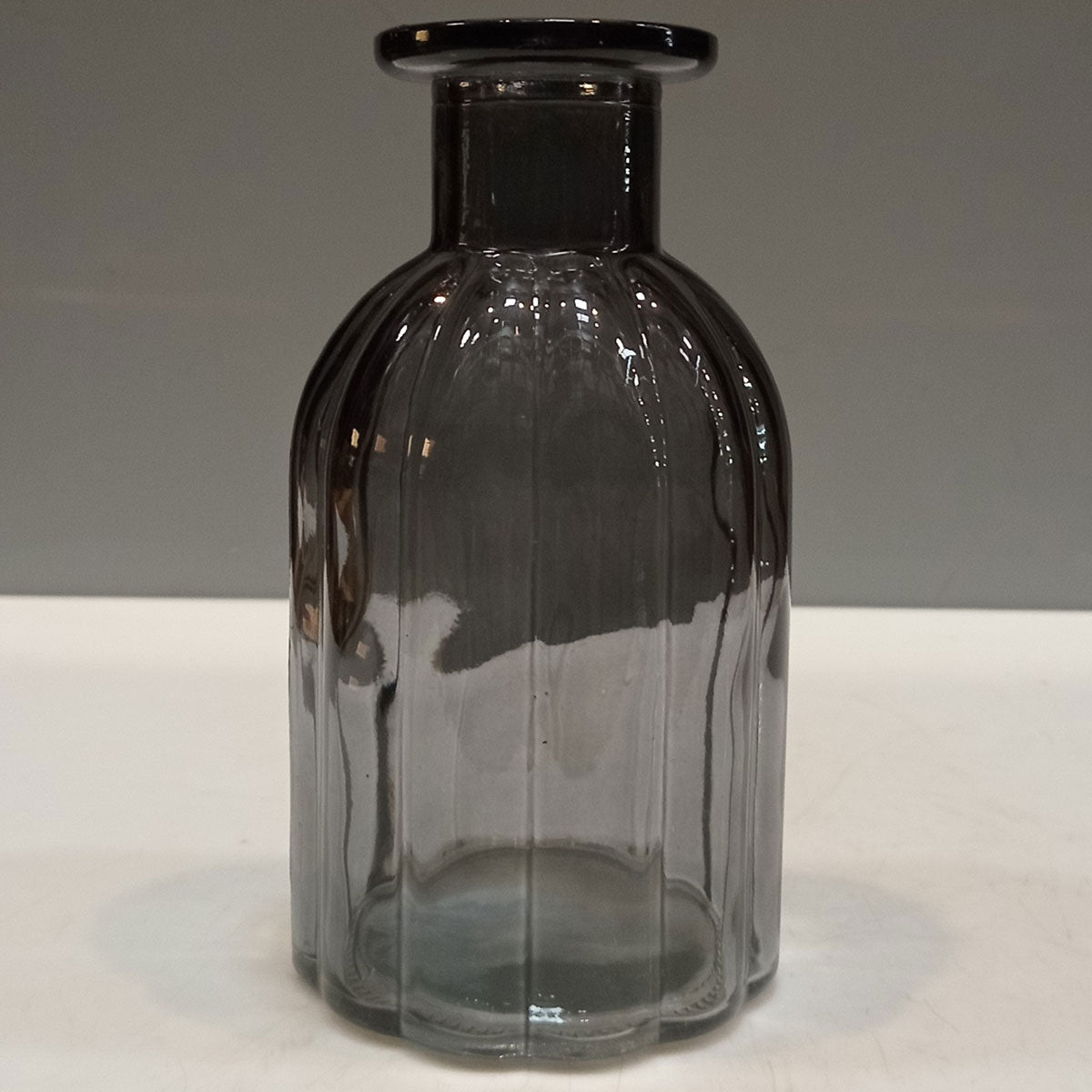 Vaso Garrafa de Vidro Fumê Home&Co 14x7cm para Decoração