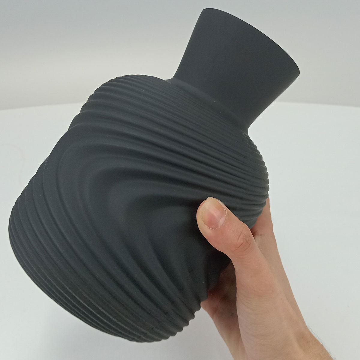 Vaso Garrafa em Vidro Preto Home&Co 20x13cm para Decoração