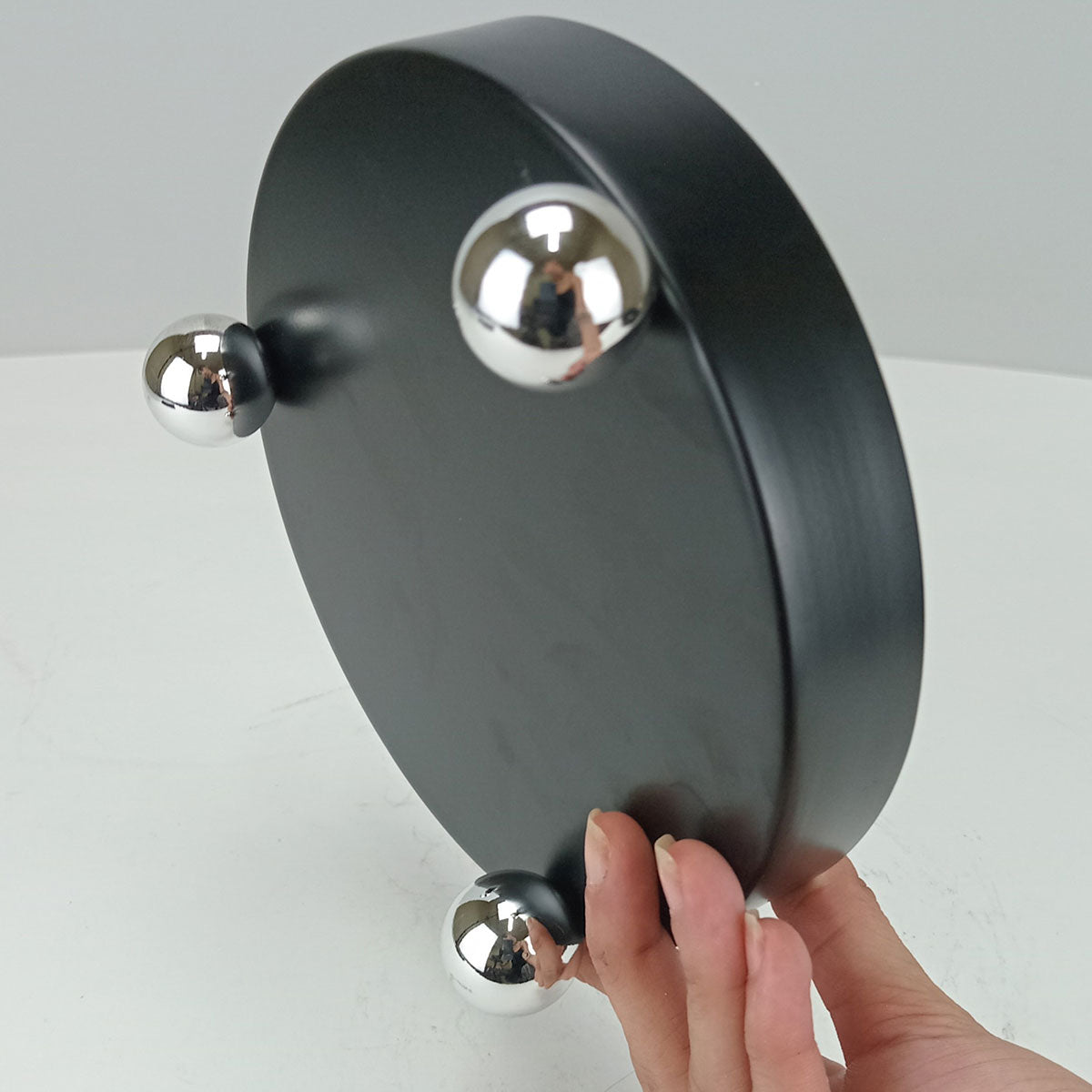 Bandeja Redonda Metal Preta Home&Co 18x18cm para Servir Bebidas e Petiscos